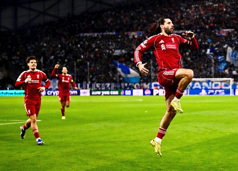 Dominik Szoboszlai  membuka keunggulan Liverpool pada menit ke-45+1 lewat eksekusi tendangan bebas. Liverpool menang 3-0 atas tuan rumah Marseillen pada laga matchday ketujuh Liga Champions 2025/2026 di Stade Stadion Velodrome, pada Kamis (22/1/2026) dini hari WIB.(Foto: Dok.@LFC)