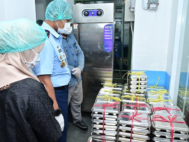 SPPG Lanud Husein Sastranegara Cimahi Tengah Mulai Salurkan Makanan Bergizi Gratis
