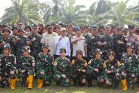 Mendagri Muhammad Tito Karnavian yang juga Ketua Satgas Percepatan Rehabilitasi dan Rekonstruksi Pascabencana Sumatera, Tito Karnavian melepas taruna yang ditugaskan membantu percepatan penanganan pascabencana di Kabupaten Aceh Tamiang.(Foto: Dok. Kemendagri)