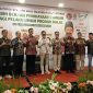 Pengurus Asosiasi Media Konvergensi Indonesia (AMKI) Pusat dan AMKI Jaya berfoto bersama para narasumber dan moderator usai talk show bertema 