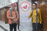 Ketua DPW Ikatan Cendekiawan Dayak Nasional (ICDN) Provinsi DKI Jakarta Periode 2025-2030, Benny Matriksa, S.T., M.M. (kiri) bersama Anggota Dewan Pembina DPW ICDN Provinsi DKI Jakarta, Dr. Carrel Ticualu, S.E., S.H., M.H.(kanan) di Balai Agung Balai Kota Jakarta, Jumat (30/1/2026).(Foto: istimewa)