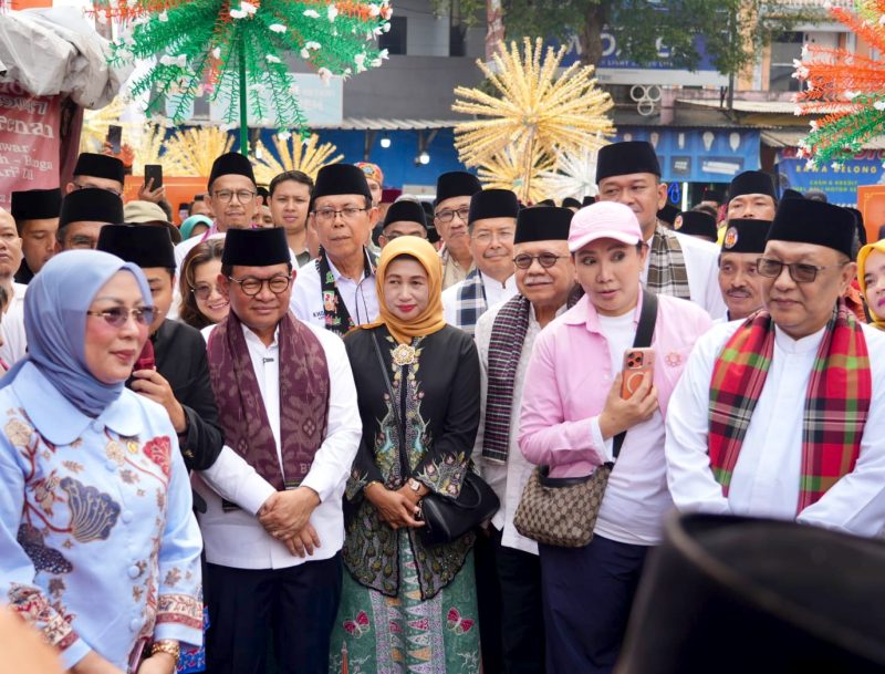Gubernur DKI Jakarta Pramono Anung bersama Ketua Majelis Kaum Betawi Fauzi Bowo, Wali Kota Administrasi Jakarta Barat Iin Mutmainah dan jajaran menghadiri Festival Bandeng 2026 di Rawa Belong, Sabtu (14/2/2026).(Foto: istimewa)