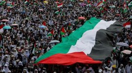 Arsip: Massa Aksi Bela Palestina di Monas, Jakarta, Senin (6/11/2023)/(Foto: Dok. Reuters) 