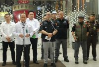Kapuspenkum Kejagung Anang Supriatna didampingi Dirdik Jampidsus Syarief Sulaeman Nahdi beserta jajaran saat konferensi pers terkait  penetapan tersangka perkara dugaan korupsi terkait ekspor CPO di Kejagung, Jakarta, Selasa (10/2/2025). (Foto: Dok. Puspenkum Kejagung)