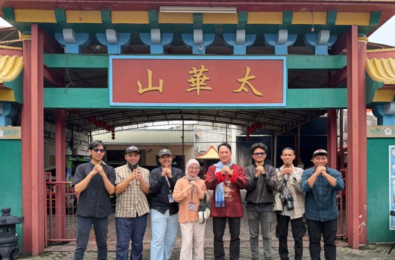 Anggota DPRD DKI Jakarta Komisi A Fraksi PSI, Kevin Wu (keempat dari kanan) mengucapkan selamat Tahun Baru Imlek 2577.(Foto: Dok. Pribadi)
