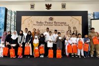 Pengurus Pusat bersama anak yatim-piatu saat buka puasa bersama di Hall Dewan Pers Jakarta Pusat, Senin (23/2/2026).(Foto: Dok. PWI Pusat 