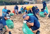 Peringati Hari Peduli Sampah Nasional (HPSN) 2026, Sabtu (21/2/2026), Sungai Watch bersama warga Desa Adat Kedonganan menggelar aksi bersih-bersih Pantai Kedonganan.(Foto: istimewa)