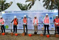 Peletakan batu pertama (groundbreaking) pembangunan kawasan peternakan ayam modern berskala nasional di Kabupaten Paser Kalimantan Timur.(Foto: Dok. PTPN IV PalmCo)