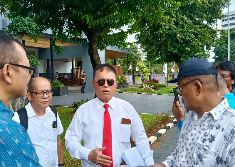 Ramses Kartago, S.H, saat menyampaikan keterangan pers usai menyerahkan surat ke Komisi XIII DPR-RI Senayan Jakarta Selasa k4/2/2026).(Foto: Dok. Firmansyah/Mercinews.com)