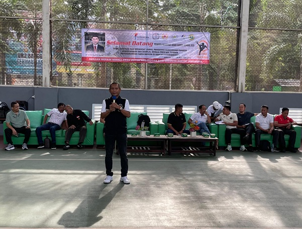 Sekjen PB PSTI, Prof. Nukhrawi Nawir, membuka Seleksi Nasional (Seleknas) Atlet Sepak Takraw untuk persiapan Asian Games 2026 yang diikuti 94 atlet sepak takraw di Kampus UNJ Jakarta, Rabu (11/2/2026).(Foto: Dok. Humas PB PSTI)