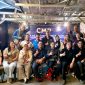 Keluarga Besar Media Mitrapol bersama Center of Millenials Productive (CMP) dan para tamu undangan berfoto bersama usai kegiatan buka puasa bersama di CMP Coffee, Pulogebang Jakarta Timur, Rabu (4/3/2026).(Foto:Dok. Mercinews.com)