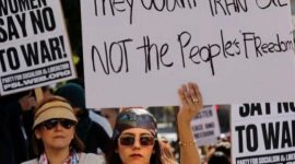 Protes/demo terhadap aksi penyerangan Amerika-Israel terhadap Iran meluas di Amerika, termasuk di Los Angeles California baru-baru ini (ANTARA/Xinhua/Qiu Chen/aa)