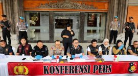 Ditreskrimum Polda Bali menggelar konferensi pers kasus pembunuhan WNA Belanda di Mapolda Bali, Minggu (29/3/2026).(Foto: istimewa)