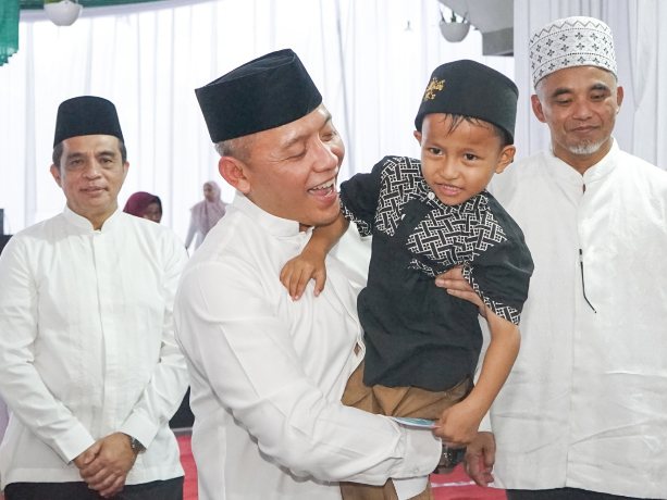 Direktur Utama PTPN IV PalmCo, Jatmiko K Santosa saat kegiatan Safari Ramadan. (Foto: Dok. Humas PTPN IV PalmCo)
