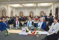 Kiri ke kanan: Ketua Dewan Pembina DPC PERADI SAI Jakarta Utara, Dr. Carrel Ticualu, S.E., S.H., M.H., Sekretaris Jenderal Dr. A. Patra M. Zen, S.H., LL.M., Ketua Umum DPN PERADI SAI Harry Ponto, S.H., LL.M., Ketua DPC PERADI SAI Jakarta Utara Sri Astuti, S.H., M.H., dan Ketua Komite Sertifikasi Profesi DPN Peradi SAI Patricia Lestari, S.H., M.H., saat acara pelantikan pengurus DPC PERADI SAI Jakarta Utara di Tavia Heritage Hotel, Jakarta, Jumat (24/4/2026). (Foto: Istimewa)