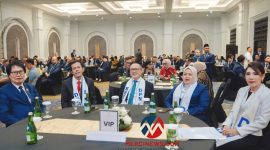 Kiri ke kanan: Ketua Dewan Pembina DPC PERADI SAI Jakarta Utara, Dr. Carrel Ticualu, S.E., S.H., M.H., Sekretaris Jenderal Dr. A. Patra M. Zen, S.H., LL.M., Ketua Umum DPN PERADI SAI Harry Ponto, S.H., LL.M., Ketua DPC PERADI SAI Jakarta Utara Sri Astuti, S.H., M.H., dan Ketua Komite Sertifikasi Profesi DPN Peradi SAI Patricia Lestari, S.H., M.H., saat acara pelantikan pengurus DPC PERADI SAI Jakarta Utara di Tavia Heritage Hotel, Jakarta, Jumat (24/4/2026). (Foto: Istimewa)