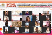 Webinar Nasional bertema “Pengelolaan Komunikasi Publik Terkait Pengelolaan Pendidikan” yang diselenggarakan Kementerian Komunikasi dan Digital (Komdigi) bersama Komisi I DPR RI, Senin (13/4/2026). (Foto: istimewa)