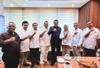 Pengurus Pimpinan Pusat Gerakan Pekerja dan Buruh Indonesia Raya (PP-GPBI) bersama anggota Komisi IX DPR RI Fraksi Partai Gerindra, Obon Tabroni (kelima dari kanan), saat audiensi di Gedung DPR/MPR RI, Jakarta, Rabu (15/4/2026).