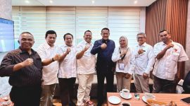 Pengurus Pimpinan Pusat Gerakan Pekerja dan Buruh Indonesia Raya (PP-GPBI) bersama anggota Komisi IX DPR RI Fraksi Partai Gerindra, Obon Tabroni (kelima dari kanan), saat audiensi di Gedung DPR/MPR RI, Jakarta, Rabu (15/4/2026).