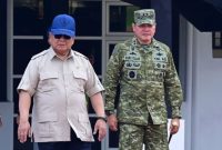 Gubernur Akmil Mayjen TNI Rano Maxim Adolf Tilaar (kanan) saat menyambut kedatangan Presiden Prabowo Subianto (kiri) di Lapangan Sapta Marga Akmil Magelang, Jawa Tengah, Kamis (9/4/2026). (Foto: Mercinews.com/HO-Akmil)