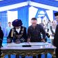 Disaksikan Mentan Andi Amran Sulaiman (kanan), Direktur Utama PTPN IV PalmCo Jatmiko K. Santosa dan Rektor ITS Bambang Pramujati menandatangani nota kesepahaman (MoU) di Surabaya, Minggu (19/4/2026). (Foto: Dok. PTPN IV PalmCo)