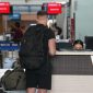 WNA asal Italia berinisial GI (24) yang videonya viral di media sosial karena mendorong polisi lalu lintas di Denpasar dideportasi.(Foto: Dok. Kanim Denpasar)