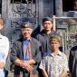 Abah Anton Charliyan bersama tokoh adat Kampung Naga Tasikmalaya.(Foto: istimewa)