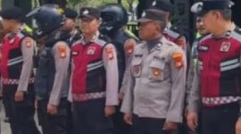 Personel Polresta Bandara Soekarno-Hatta bersiaga di Terminal Bandara Internasional Soekarno-Hatta, Tangerang, Sabtu (4/4/2026). (Foto: Ant)