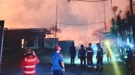 SPBE dan Permukiman warga di Cimuning, Kecamatan Mustika Jaya, Kota Bekasi, Jawa Barat, terbakar pada Rabu (1/4/2026) malam.(Foto: Fad/Mercinews.com)