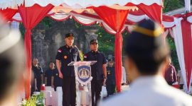 Dirjen Imigrasi, Hendarsam Marantoko, memimpin pengukuhan Satgas Patroli Dharma Dewata dan Pimpasa di Lapangan Puputan Margarana Niti Mandala Renon, Denpasar, Rabu (15/4/2026). (Foto: Dok. Ditjen Imigrasi)
