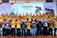 Pengurus Asosiasi Media Konvergensi Indonesia (AMKI) Sumsel berfoto bersama pengurus AMKI Pusat, pengurus AMKI kabupaten/kota, serta unsur Forkopimda saat pelantikan kepengurusan AMKI Sumsel periode 2025-2030 di Aula DPRD Provinsi Sumsel, Palembang, Jumat (22/5/2026). (Foto: Dok. AMKI Sumsel)