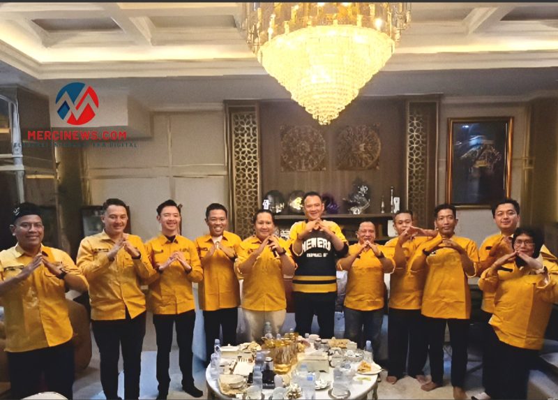 Ketua DPRD Provinsi Sumsel Andie Dinialdie bersama Pengurus AMKI Sumsel. (Foto: Dok. AMKI Sumsel)