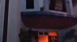Kebakaran melanda gedung Metro Sport Center di Kecamatan Semarang Selatan, Semarang, Jawa Tengah, pada Senin (4/5/2026) malam.(Foto: Tangkapan Layar Video Info Jateng)