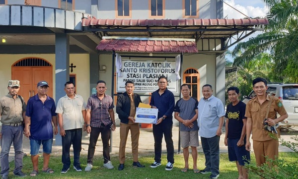 PalmCo Bantu Gereja di Landak Kalbar Gunakan Energi Surya untuk Tekan Biaya Listrik