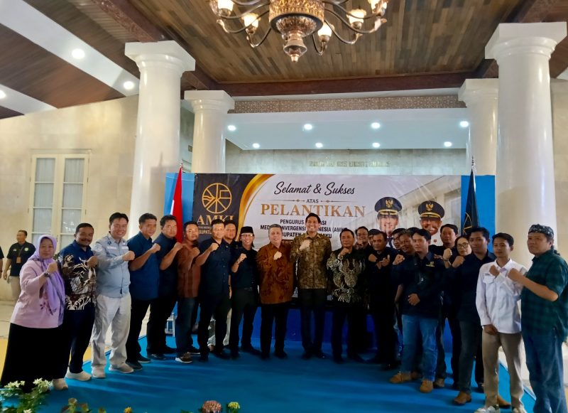 Bupati Indramayu Lucky Hakim bersama pengurus AMKI Pusat, Provinsi dan Indramayu di Pendopo Bupati, Jumat (15/5/2026). (Foto: istimewa)