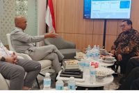 Ketua Dewan Pengawas DPP ABPEDNAS Prof. Dr. Reda Manthovani (kedua dari kiri) didampingi Sekjen ABPEDNAS Adhitya Yusma Perdana (kiri) berdiskusi dengan Ketua Umum SMSI Pusat Firdaus (kedua dari kanan) dan Sekjen SMSI Pusat Makali Kumar dalam audiensi penguatan sinergi pembangunan desa di Jakarta, Rabu (20/5/2026). (Foto: Dok.SMSI)