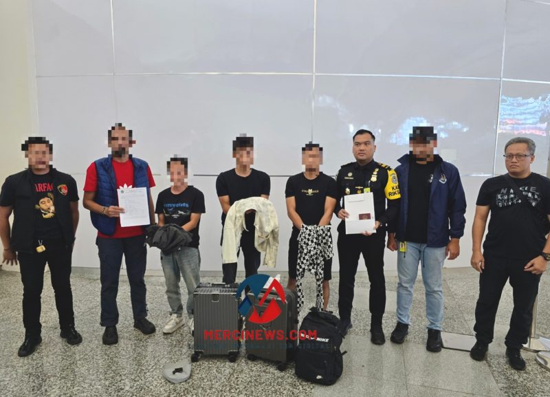 Tiga WNA Tiongkok terduga pelak pencurian dengan pemberatan di Kota Bogor diamankan petugas Imigrasi di Bandara Internasional I Gusti Ngurah Rai, Bali.(Foto: Mercinews.com/HO-Kanim Ngurah Rai)