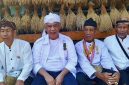 Ketua Umum Majelis Adat Sunda, Irjen Pol (Purn.) Dr. H. Anton Charliyan atau yang akrab disapa Abah Anton saat silaturahmi ke Kampung Adat Kuta, Desa Karangpaningal, Kecamatan Tambaksari, Kabupaten Ciamis, Jawa Barat, Kamis (18/6/2026). (Foto: Dok. Pribadi)