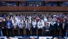 Ketua Badan Kerja Sama Antar Parlemen (BKSAP) DPR RI, Syahrul Aidi Maazat (tengah) saat menghadiri International Muslim Youth Forum (IMYF) 2026 ang mengusung tema Beyond Borders: Muslim Youth Shaping The Future of the Ummah in a Turbulent World di Gedung Nusantara, Kompleks Parlemen, Senayan, Jakarta, Jumat (12/6/2026). (Foto: Dok. BKSAP DPR RI)