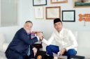 Stafsus Menag RI Gugun Gumilar (kanan) bersama Dubes Chile untuk Indonesia, Mario Ignacio Artaza Loyola (kiri). (Foto: istimewa)