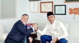 Stafsus Menag RI Gugun Gumilar (kanan) bersama Dubes Chile untuk Indonesia, Mario Ignacio Artaza Loyola (kiri). (Foto: istimewa)