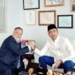 Stafsus Menag RI Gugun Gumilar (kanan) bersama Dubes Chile untuk Indonesia, Mario Ignacio Artaza Loyola (kiri). (Foto: istimewa)