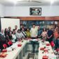 Stafsus Menag RI Gugun Gumilar bersama jemaat Gereja Kristen Jawa (GKJ) Nusukan, Jawa Tengah, Jumat (12/6/2026).(Foto: istimewa)