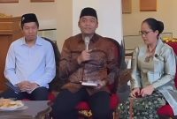 Stafsus Menag RI Gugun Gumilar (tengah) saat menghadiri acara seren taun masyarakat adat Sunda Wiwitan, Kabupaten Kuningan. (Foto: Dok.Pribadi)
