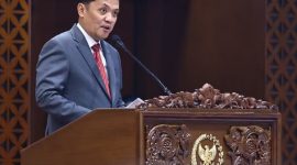 Ketua Komisi III DPR RI Habiburokhman saat menyampaikan laporan Komisi III DPR RI terhadap RUU Polri dalam Rapat Paripurna DPR RI di Gedung Nusantara II, Senayan, Jakarta. (Foto:Dok. dpr.go.id)