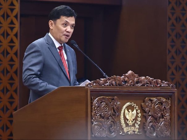 Ketua Komisi III DPR RI Habiburokhman saat menyampaikan laporan Komisi III DPR RI terhadap RUU Polri dalam Rapat Paripurna DPR RI di Gedung Nusantara II, Senayan, Jakarta. (Foto:Dok. dpr.go.id)
