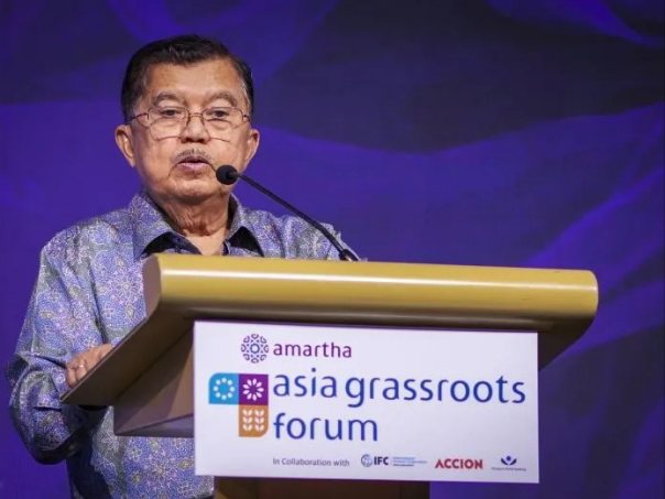 Wakil Presiden ke-10 dan ke-12 RI Jusuf Kalla (JK) saat berpidato pada forum 