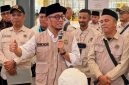 Wakil Menteri Haji dan Umrah Dahnil Anzar Simanjuntak saat melepas kepulangan jemaah haji di Bandara Internasional King Abdul Aziz, Jeddah, Arab Saudi,Senin (8/6/2026). (Foto: Dok. Kemenhaj)