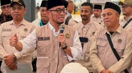 Wakil Menteri Haji dan Umrah Dahnil Anzar Simanjuntak saat melepas kepulangan jemaah haji di Bandara Internasional King Abdul Aziz, Jeddah, Arab Saudi,Senin (8/6/2026). (Foto: Dok. Kemenhaj)