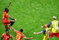 Pemain Timnas RD Kongo merayakan kemenangan 3-1 atas Uzbekistan di Stadion Mercedes-Benz, Atlanta, Minggu (29/6/2026) WIB. Hasil ini mengantar RD Kongo mencetak sejarah dengan lolos ke babak 32 besar Piala Dunia 2026 untuk pertama kalinya. (Foto: Dok. X@Beinsport)